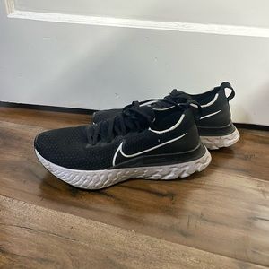 Nike Women's Infinity Flyknit - Size 11